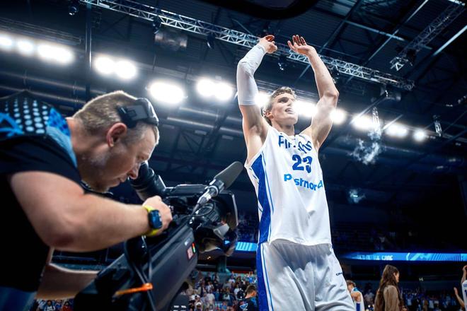 英雄联盟S15赛制-包含关键时刻突围战来临；犹他爵士围绕欧篮联强势反弹；球迷炸锅；年轻球员得到机会的词条