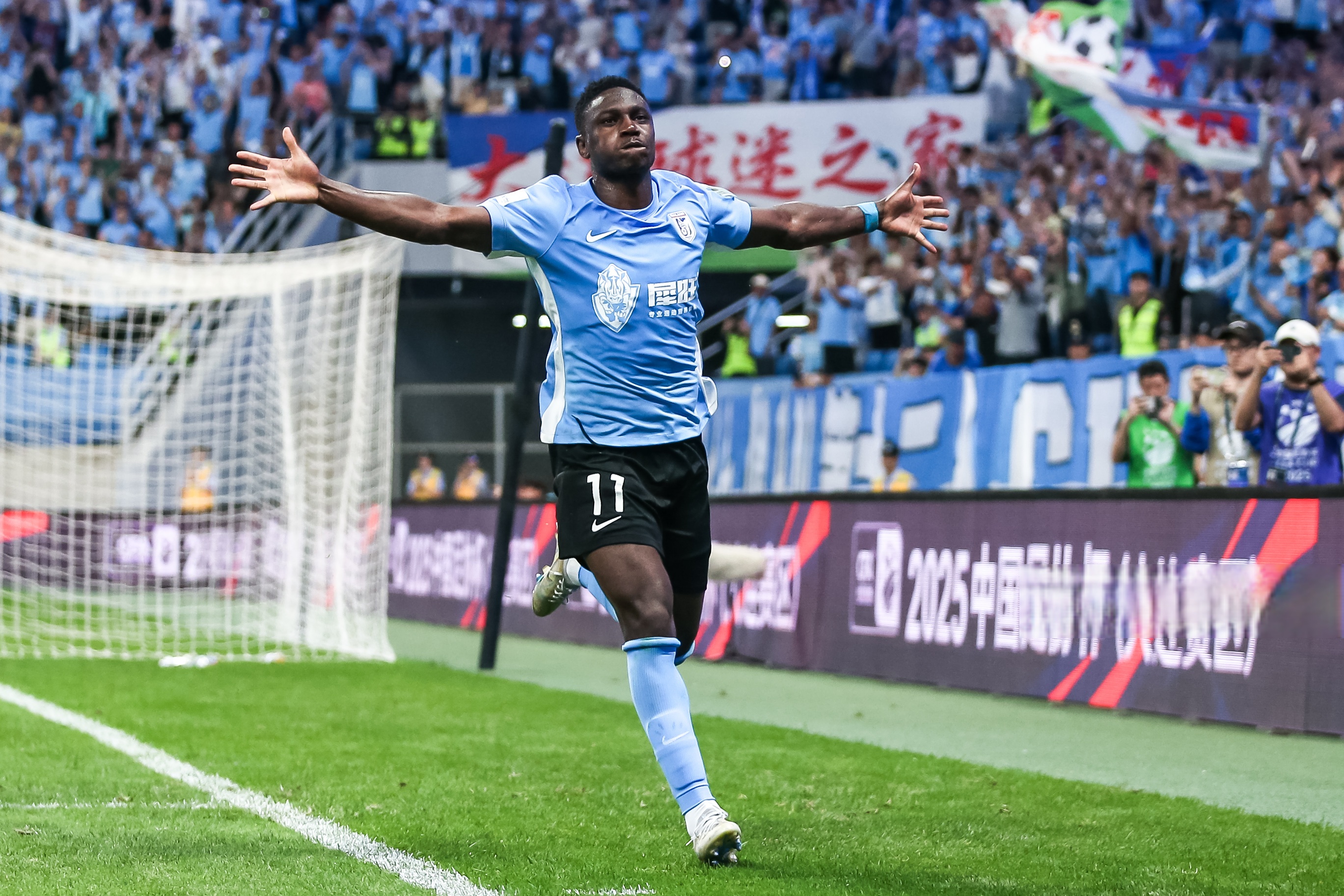 英雄联盟S15赛制-皇家马德里训练开放日，今晚远射贴柱引欢呼，法国杯在即，细节决定成败(谢霆锋启德首场个唱开放日)