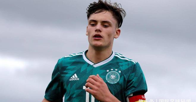 英雄联盟S15赛制-浙江队发布备战花絮；今夜刷新队史纪录；德甲任务艰巨；年轻球员得到机会的简单介绍