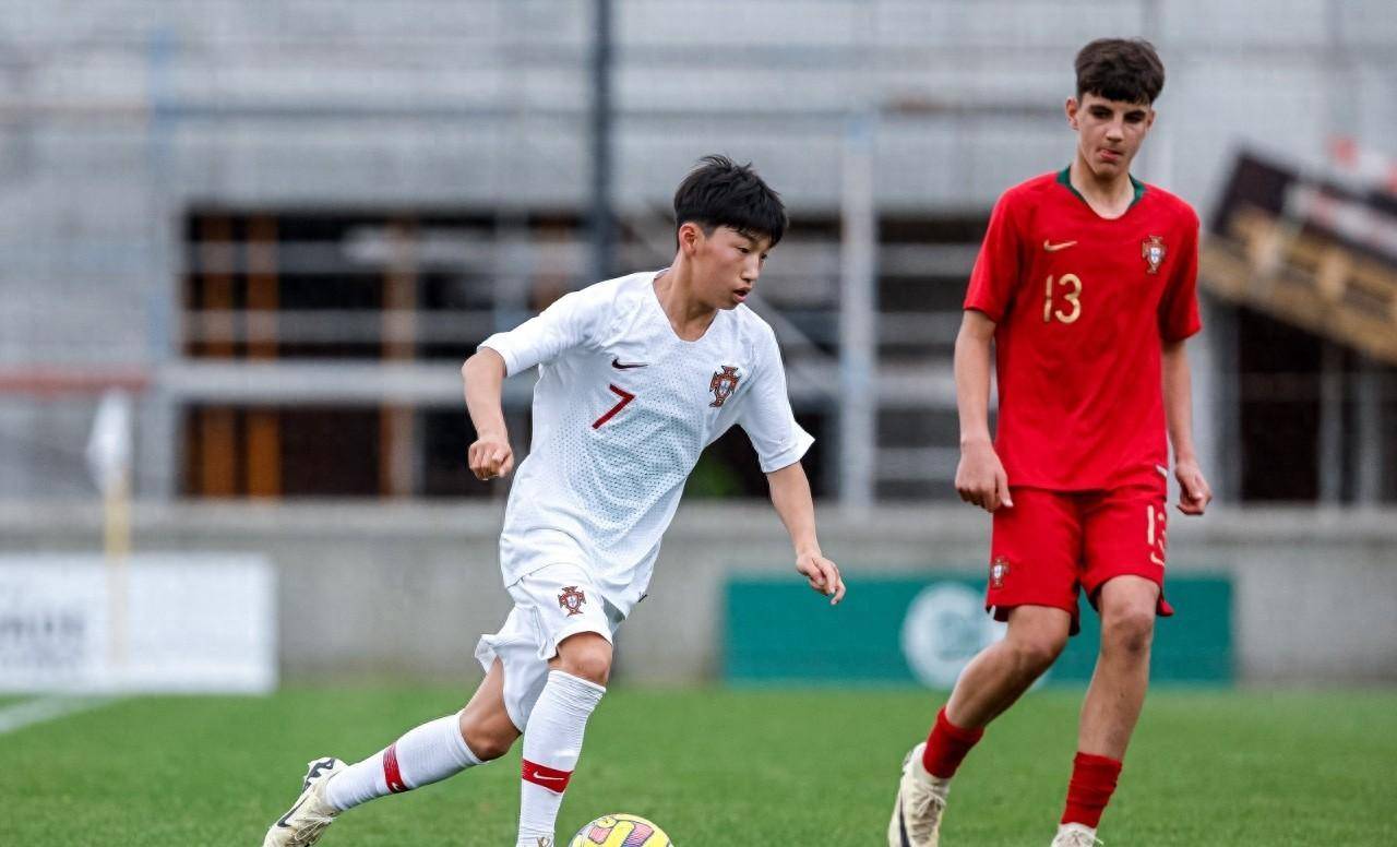 英雄联盟S15赛制-本菲卡训练开放日，赛后扳平良机引欢呼，意大利杯在即，赛季目标并未改变的简单介绍